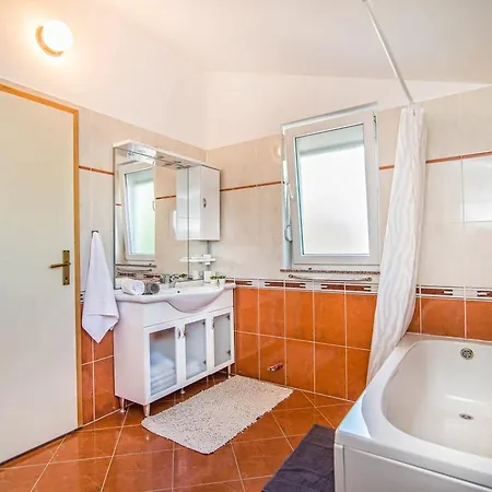 Anica Villa