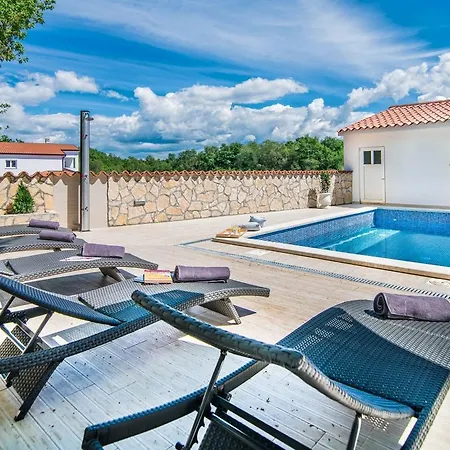 Anica Villa